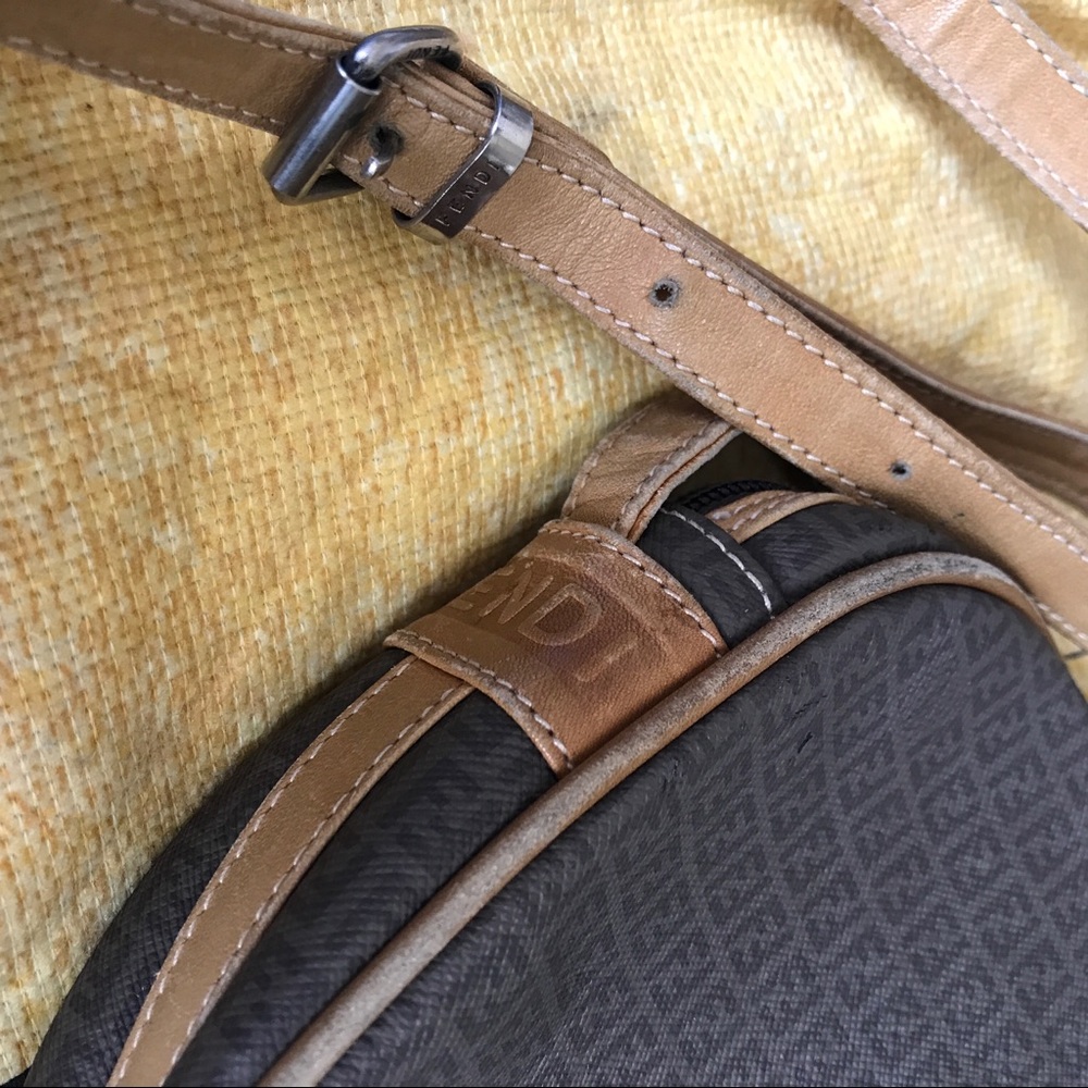 Vintage FENDI crossbody - Picture 3 of 6